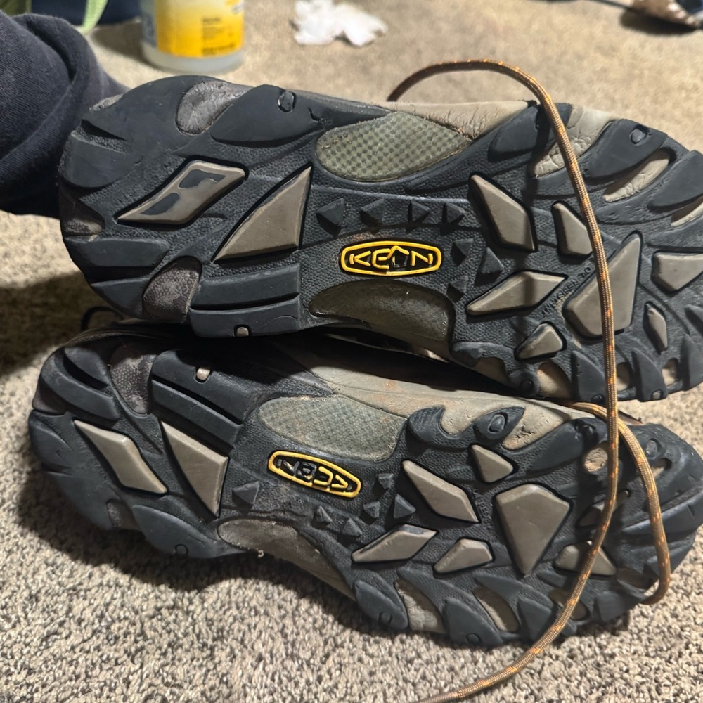 KEEN Men's Rugged Brown Hiking Boots - Picture 5 of 7